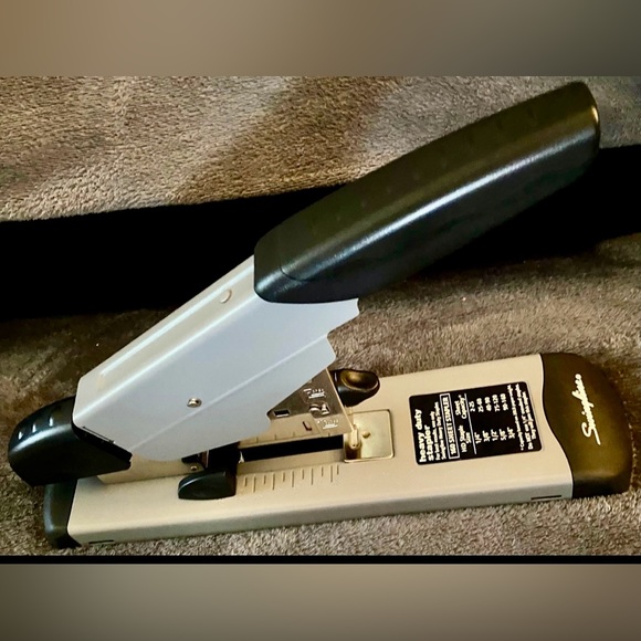 SWINGLINE HEAVY DUTY STAPLER - Picture 8 of 9